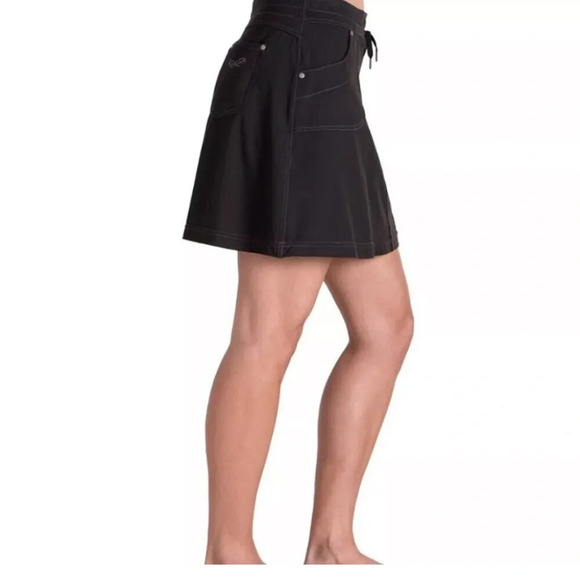 KUHL medium cargo skort in charcoal. - Picture 1 of 10